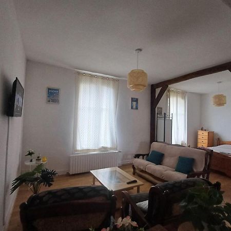 Bel Appartement: Cozy Retreat with Private Courtyard & Secure Parking Vichy Exterior photo