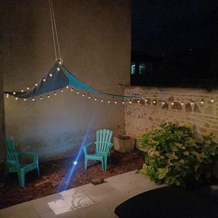 Bel Appartement: Cozy Retreat with Private Courtyard & Secure Parking Vichy Exterior photo